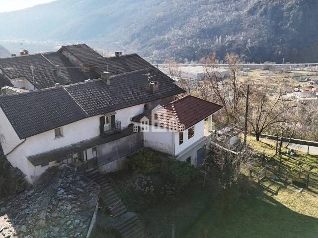 Porzione di bifamiliare in vendita a Pont Canavese