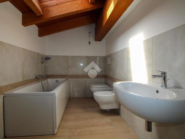 Porzione di bifamiliare in affitto