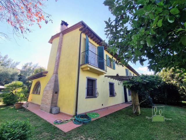 Porzione di casa colonica elegante in vendita vicino a Faugl. 190m² Fauglia
