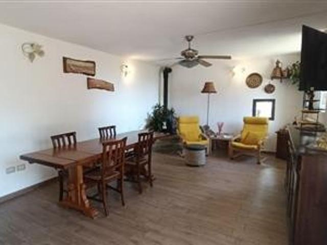 Porzione di casa in ottimo stato di 255 mq
