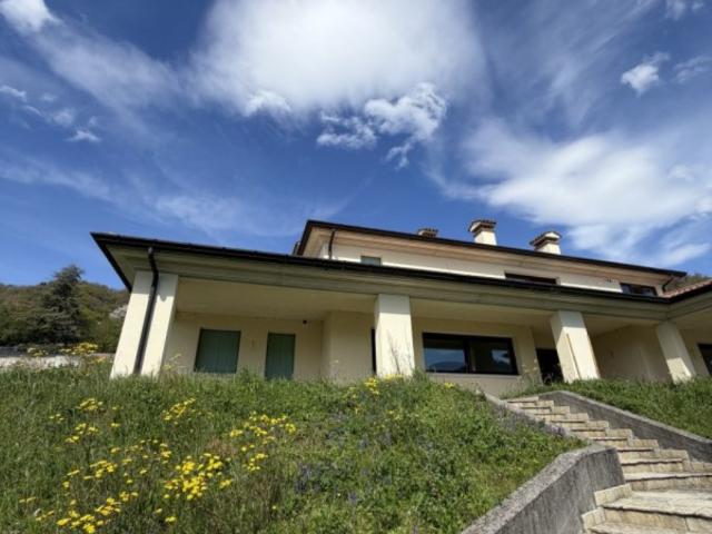 Porzione di Casa in affitto a Tarzo via degli Alpini, giardino privato, box doppio, vista aperta TrovaCasa