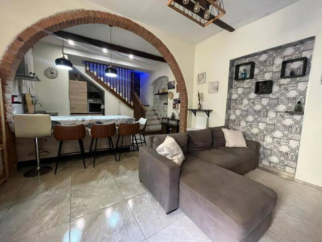 Porzione di casa in affitto a Carrara