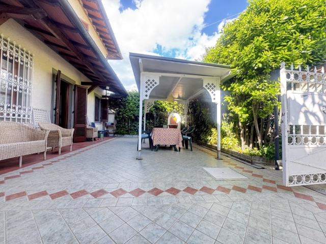 Porzione di Casa in affitto a Forte dei Marmi, arredato, giardino, caminetto TrovaCasa