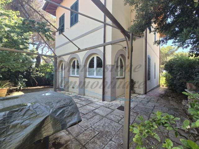 Porzione di Casa in affitto a Rosignano Marittimo via Generale Orlando Lorenzini, arredato, giardino privato, riscaldamento autonomo TrovaCasa
