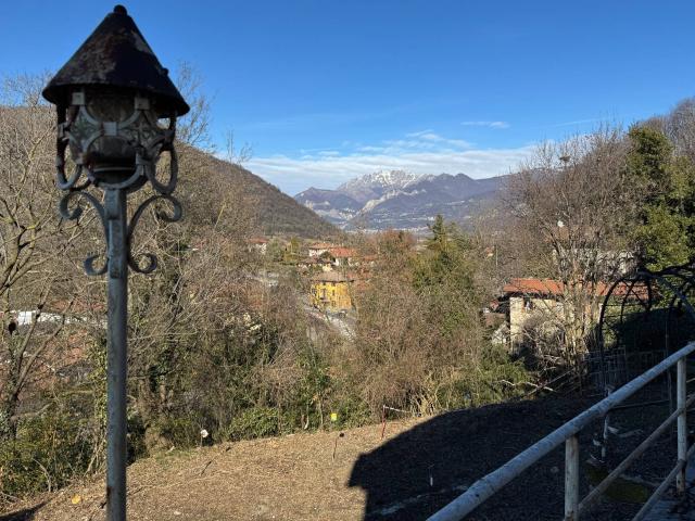 Porzione di casa in vendita a Calco, Semicentro