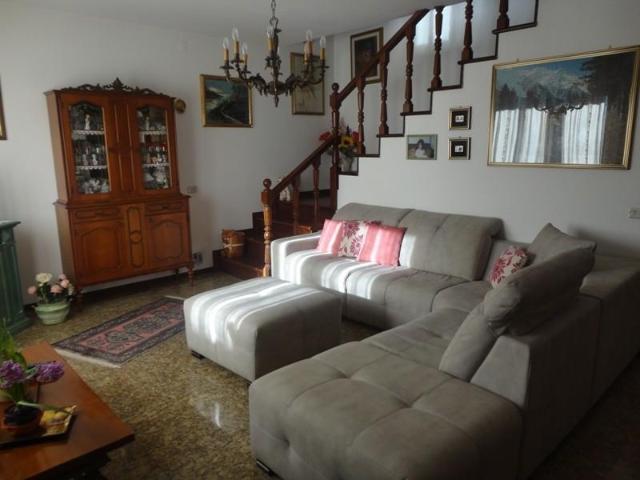Porzione di casa in vendita a Carrara
