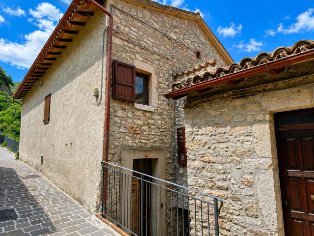 Porzione di Casa in vendita a Cerreto di Spoleto, Ponte