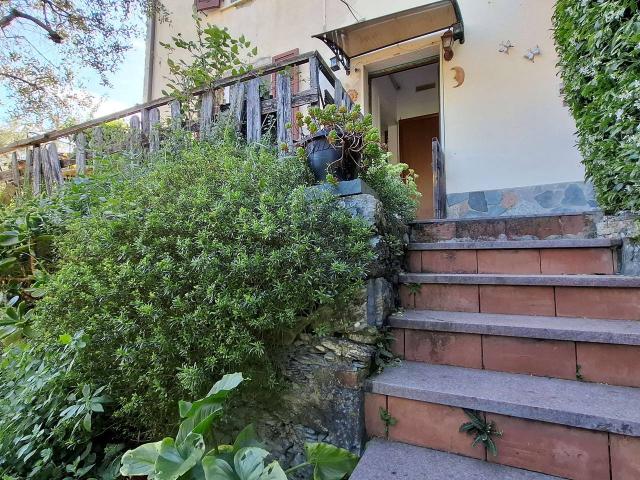 Porzione di casa in vendita a Luni