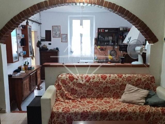 Porzione di casa in vendita a Luni