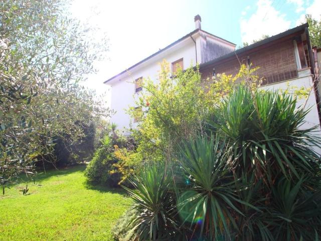 Porzione di casa in vendita a Lucca