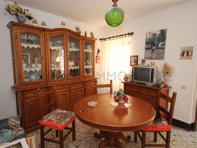 Porzione di casa in vendita a Massa