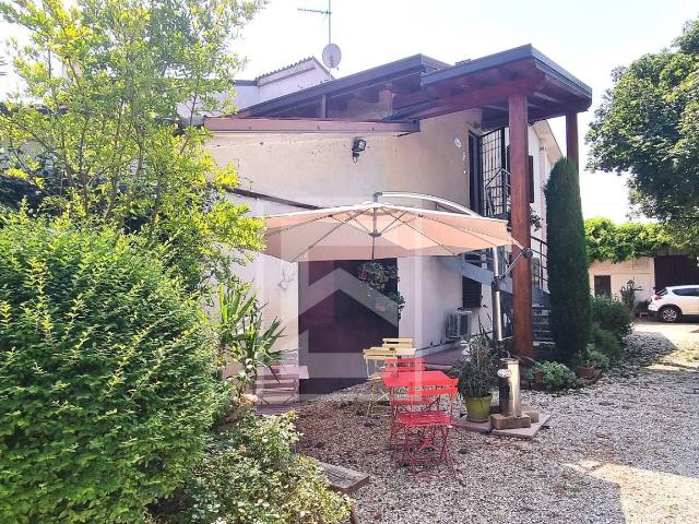 Porzione di casa in vendita a Monzambano