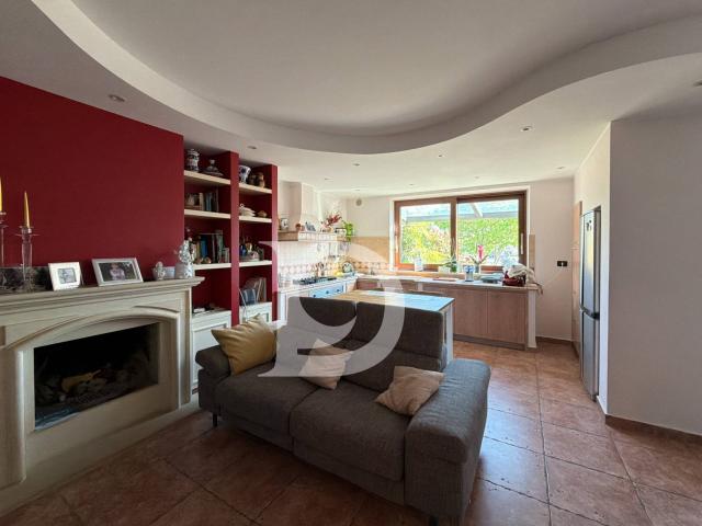 Porzione di casa in vendita a Pescara, Zona Colli