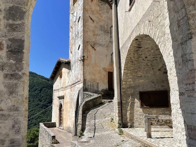 Porzione di Casa in vendita a Sant'Anatolia di Narco, Gavelli