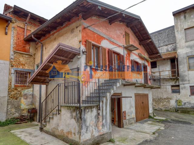 Porzione di Casa Terra / Cielo in vendita a Caronno Varesino