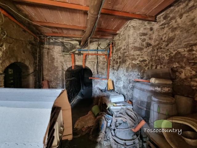Porzione di ex convento in vendita nei pressi di Pescaglia. 800m² Pescaglia