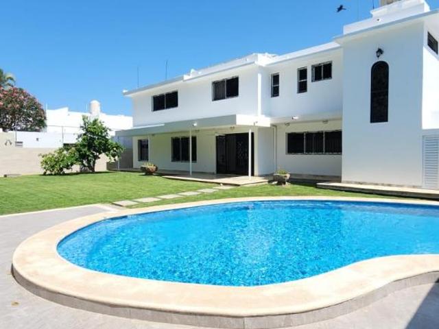 POR SUS ESPACIOS, DISEÑO Y DISTRIBUCIÓN PODRÍA SER OFICINAS ADMINISTRATIVAS O CASA HABITACIÓN