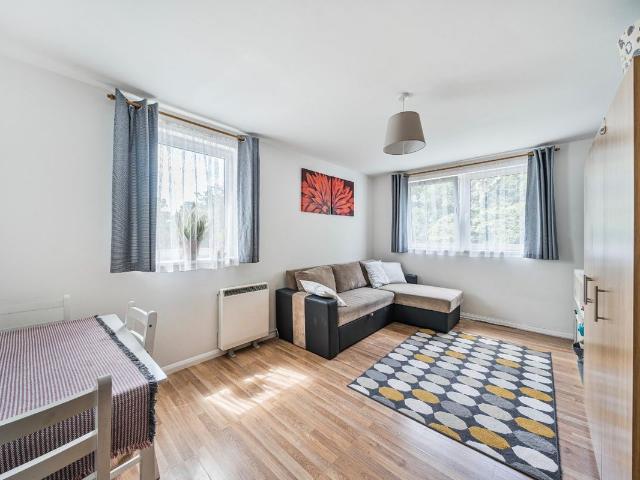Porchester Mead, Beckenham BR3, 1 bed flat to rent, £1,450 pcm | PrimeLocation