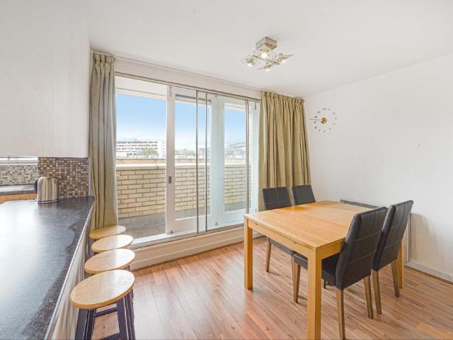 Porchester Square, Bayswater W2 2 bed flat to rent £2,800 pcm £646 pw