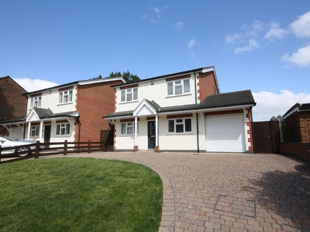 Post Meadow, Iver SL0 4 bed detached house to rent £2,450 pcm £565 pw