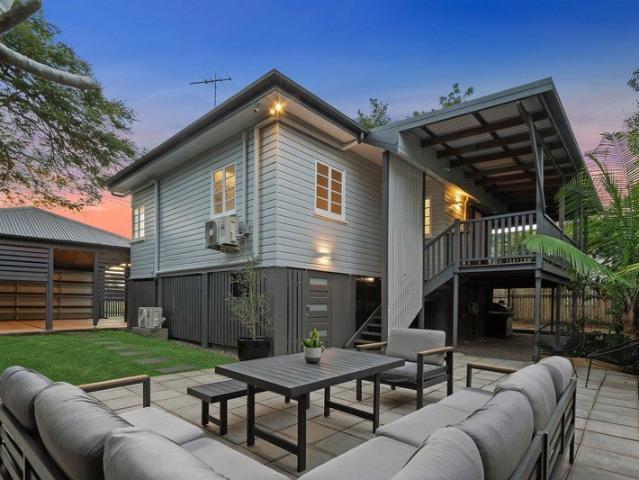 Post card Pretty Cottage in Enviable Lifestyle Precinct