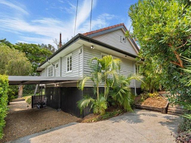 Post War Home with Position & Potential on a Massive 675m² Block