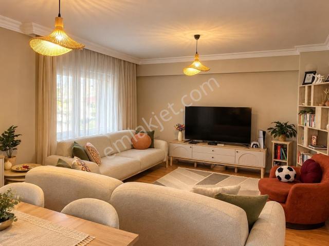 Postacılar Da Büyük Park Yakını Bakımlı 3+1 Satılık Daire