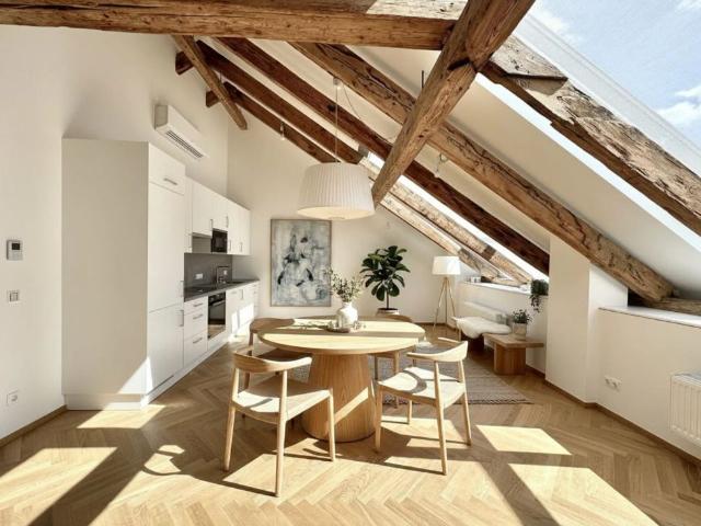 POSTHÖFE Ein architektonisches Gedicht im Herzen Wiens revitalisierter Altbau mit 6m Raumhöhe