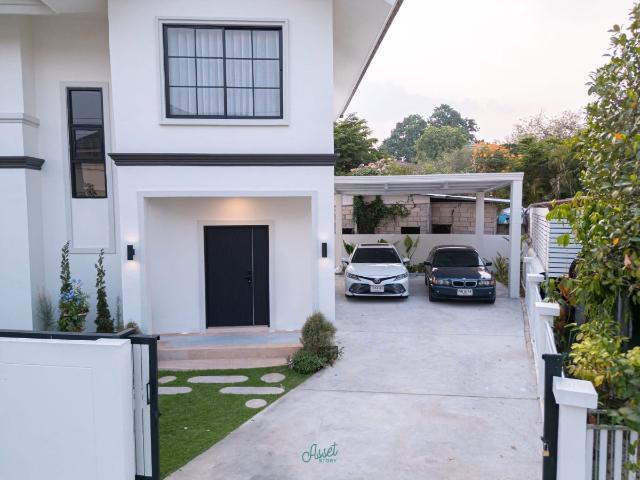 POS กาญจน์กนกวิลล์ 3 บ้านตกแต่งเฟอร์นิเจอร์ครบ พร้อมสวนสไตล์อังกฤษ ตรงข้ามโกลบอลเฮาส์ วงแหวนรอบสอง
