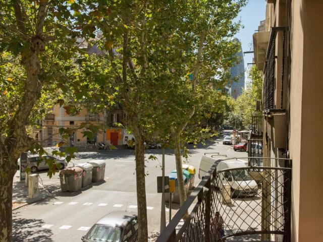 Posh 2 bedroom apartment in upmarket El Clot