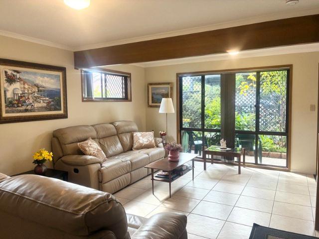 POSITION 3 BEDROOM SPACIOUS TOWNHOUSE