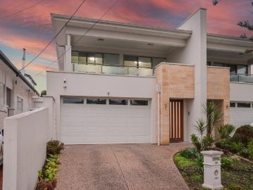 POSITION PERFECT JUST 200M FROM THE GOLDEN SANDS OF HENLEY BEACH SOUTH