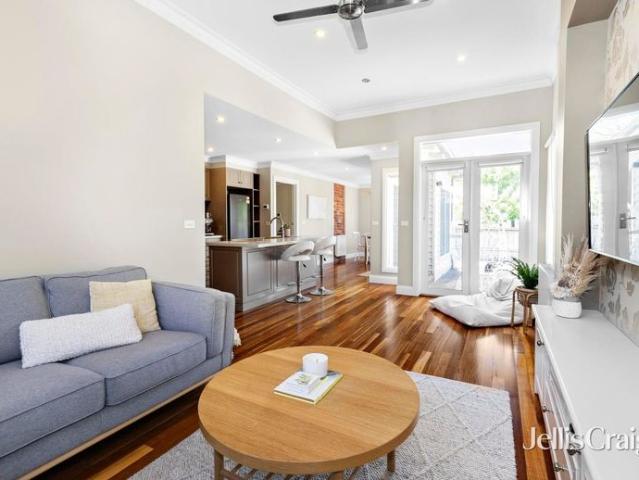 Position Perfect Large family home with character and convenience! Gardener included