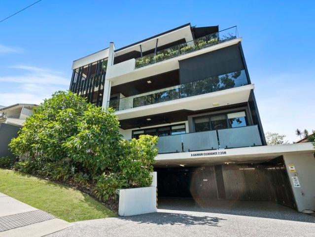 ST. LUCIA O/O $1400000