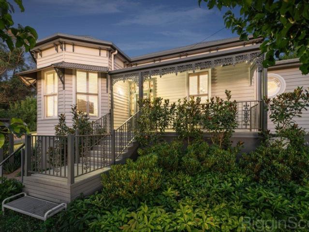 Position! Position! Position! Landmark Victorian Residence in Central Daylesford