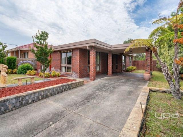 Position, Potential and Peninsula Lifestyle Just 900m To The Beach