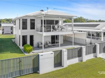 Position Plus, Premium 3 Bedroom 2 Bathroom Home with Ocean Views and Shed.