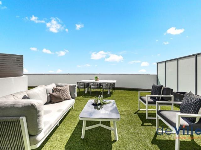 Positioned on the 17th floor, this impressive 222sqm sub penthouse boasts a sprawling entertainer's balcony and is a must see opportunity