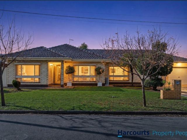 Positioned opposite Fergusson reserve, a tranquil setting in a quiet no through cul de sac