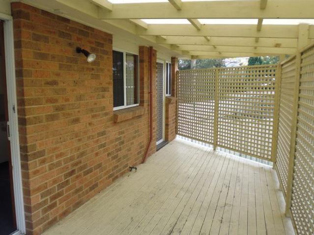 Positioned at the top of a peaceful cul de sac, this well presented three bedroom home offers comfortable living in a convenient location