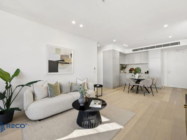 Positioned peacefully on the top floor of the prestigious ‘Beyond’ complex by Fridcorp, this ultra modern one bedroom apartment delivers an exceptional lifestyle of light, luxury, and total convenience