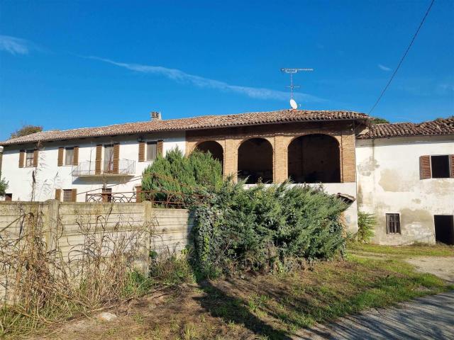 Possibilità eccezionale vicino a un affascinante villaggio i. 323m² Moncalvo