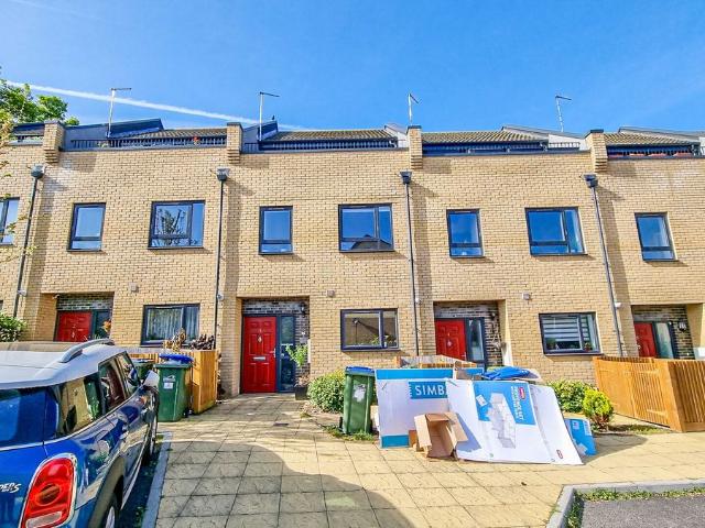 Potter Close, London SE2, 5 bed town house to rent, £2,600 pcm | PrimeLocation