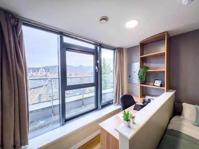 Potterrow, Edinburgh EH8 Studio to rent £1,928 pcm £445 pw