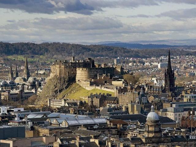 Potterrow, Edinburgh EH8 Studio to rent £1,928 pcm £445 pw