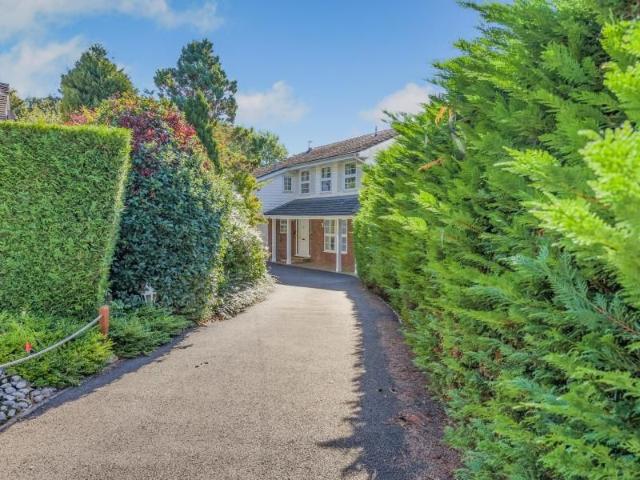 Potters Heights Close, Pinner HA5, 4 bed detached house to rent, £6,000 pcm | PrimeLocation