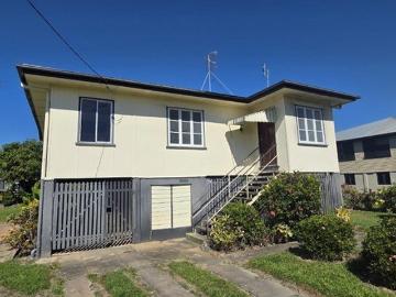 POTENTIAL AWAITS IN CHARMING HIGHSET HOME!