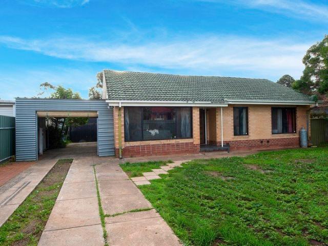 Potential Packed on Spacious 700m2 Traditional Block!