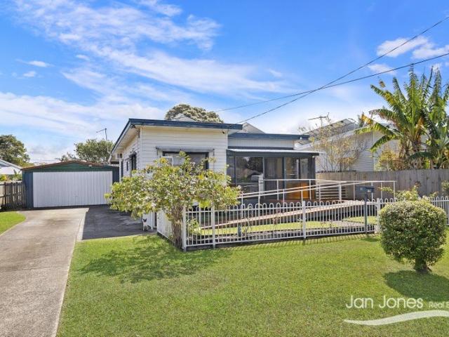 Potential Plus on 582m² Walk to the Water