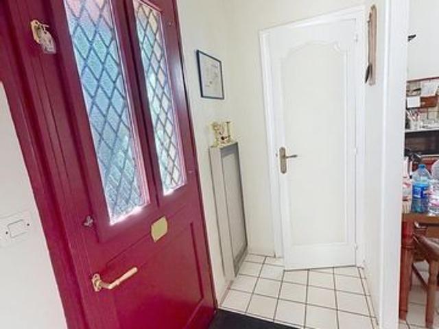 Potentiel, 3 chambres, sous sol total, beau jardin